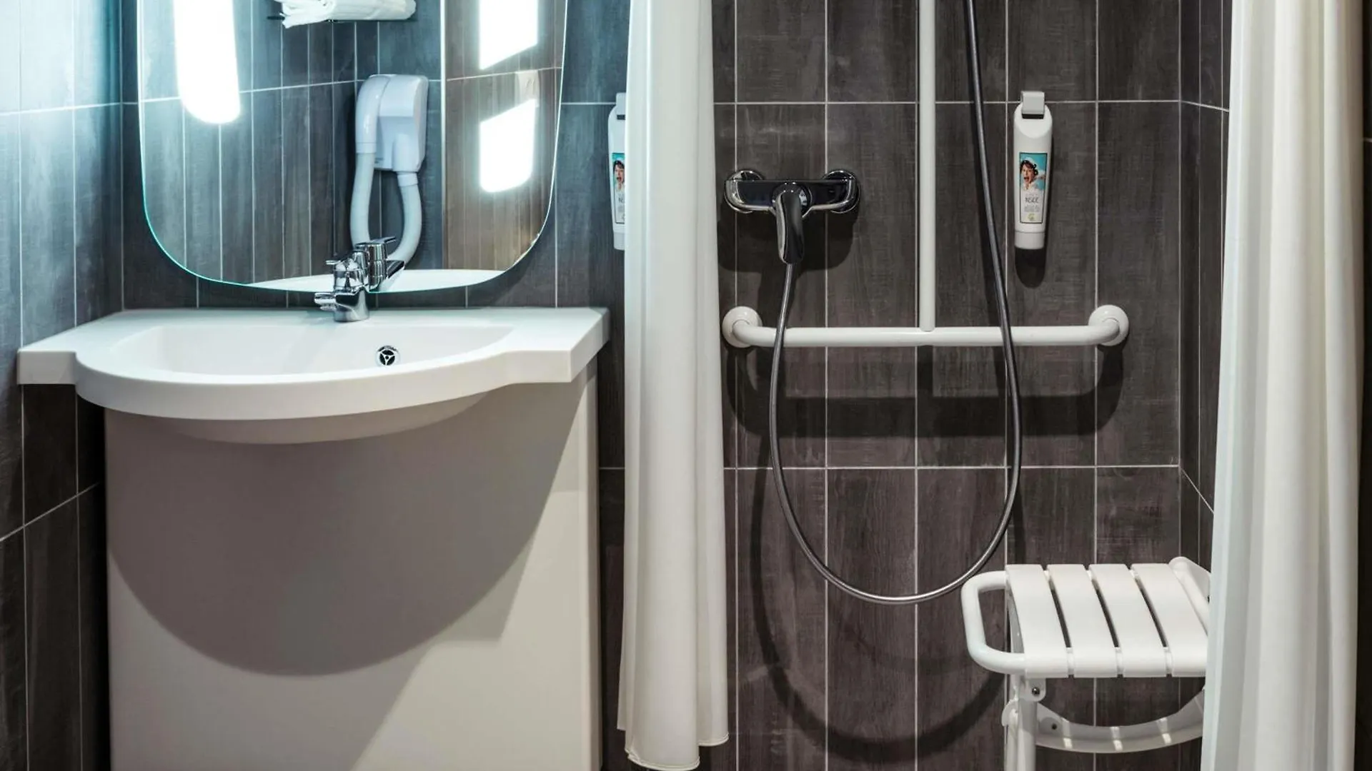 Hotel Ibis Bourg En Bresse 3*, Bourg-en-Bresse Francia